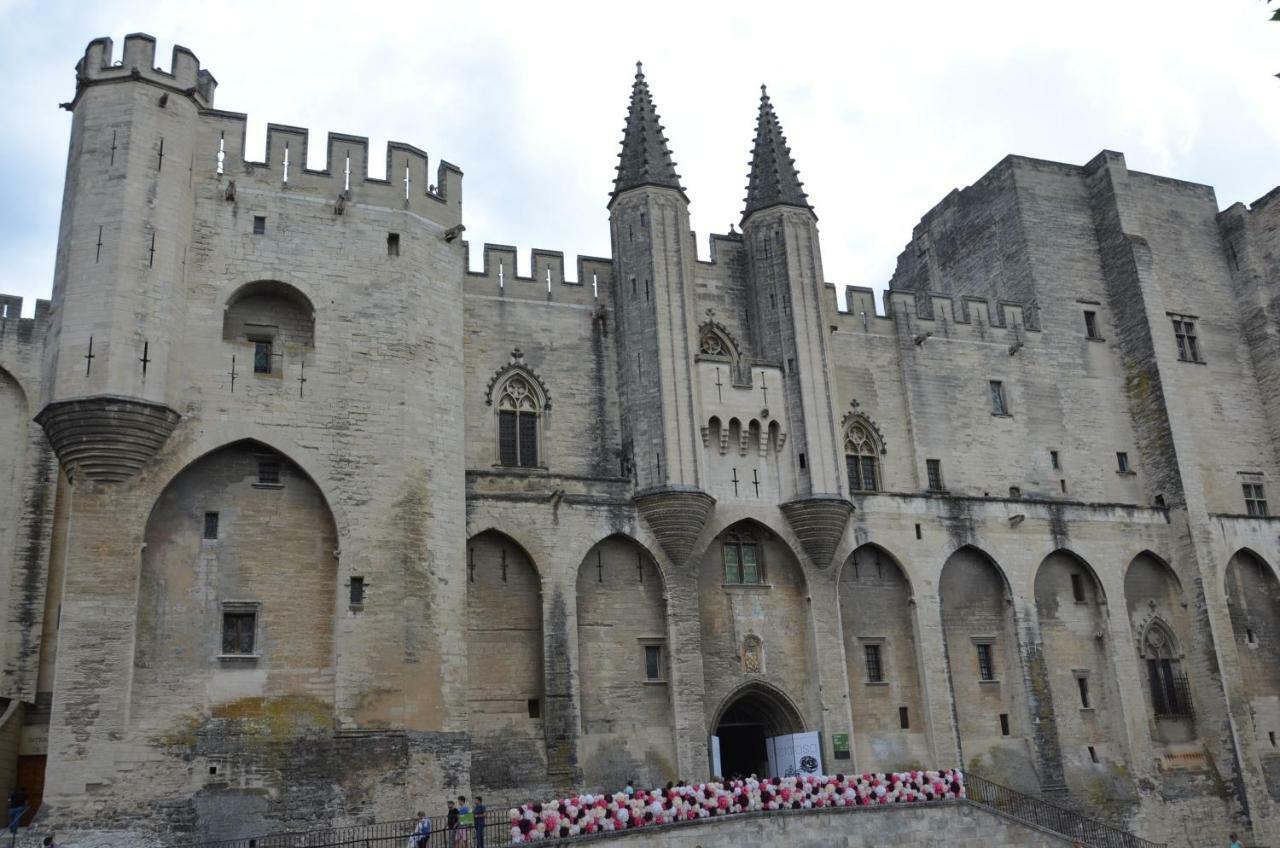 Face Au Palais Des Papes Appartement Avignon Buitenkant foto